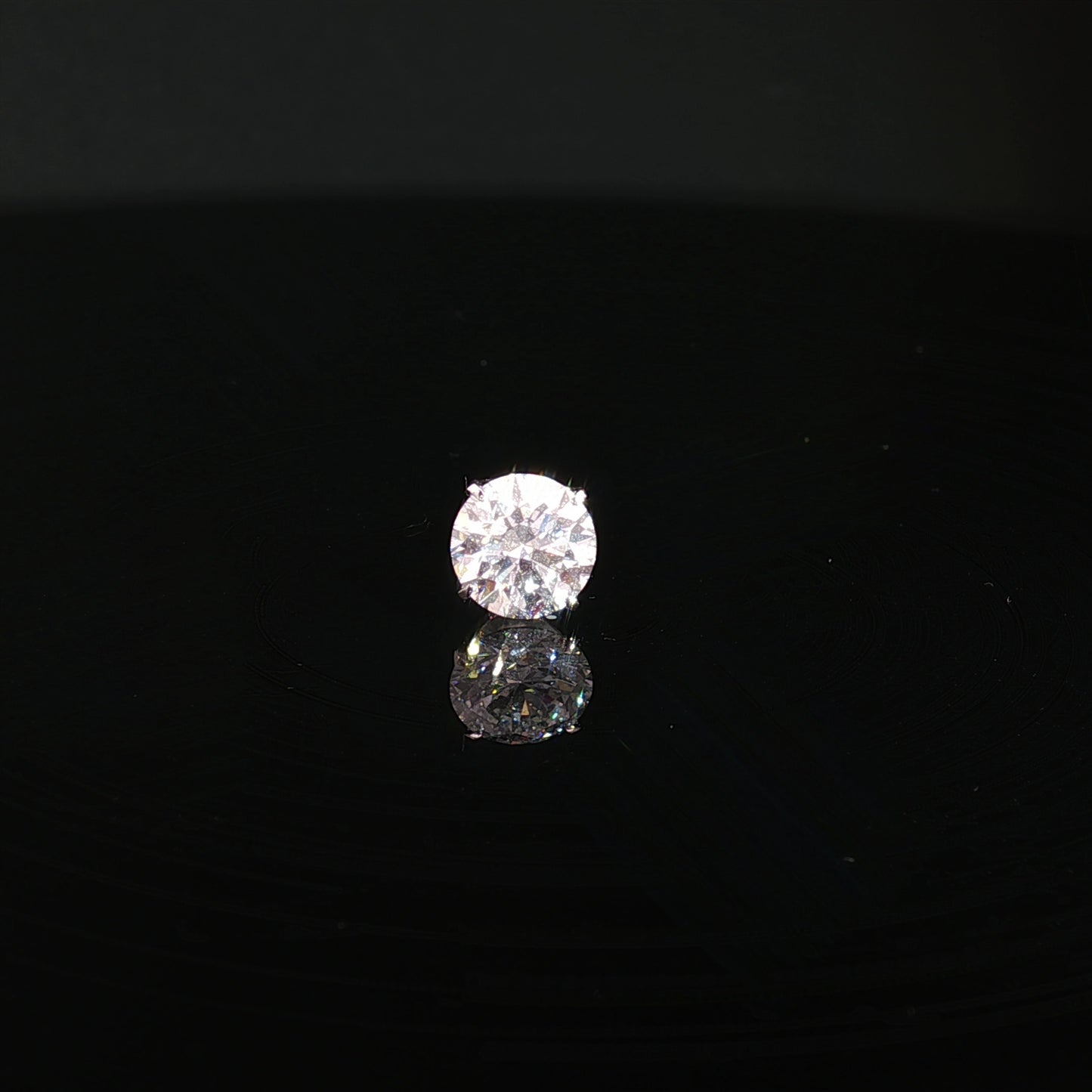Product Images, Model Photos & Video Set (1.0ct*2 Solitaire Pierced Earrings ) | Lab-Grown Diamond Wholesale
